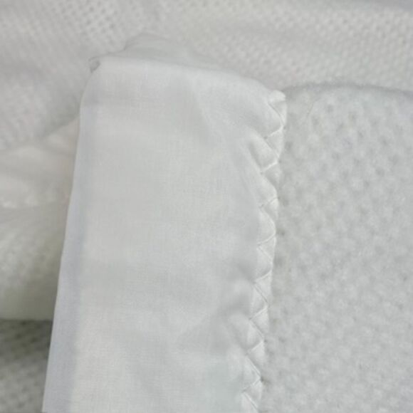 Vintage White Thermal Waffle Weave STIFF Acrylic Baby Blanket Nylon-like Trim - Picture 5 of 8